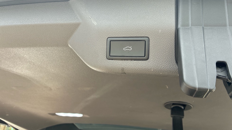 Volkswagen Multivan 1.4 TSI eHybrid Style 5dr LWB DSG Estate - Image 41