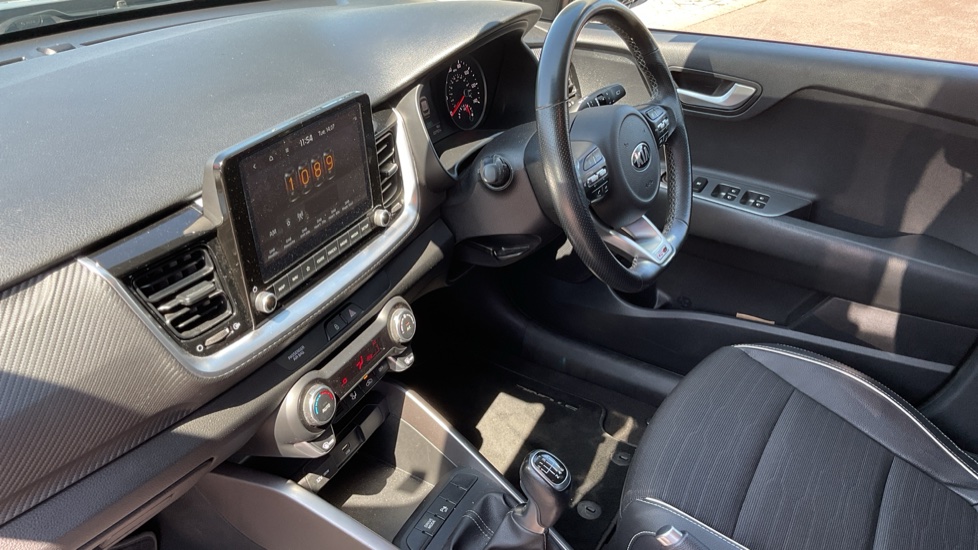 Kia Stonic 1.0T GDi 48V GT-Line 5dr Petrol Estate - Image 9