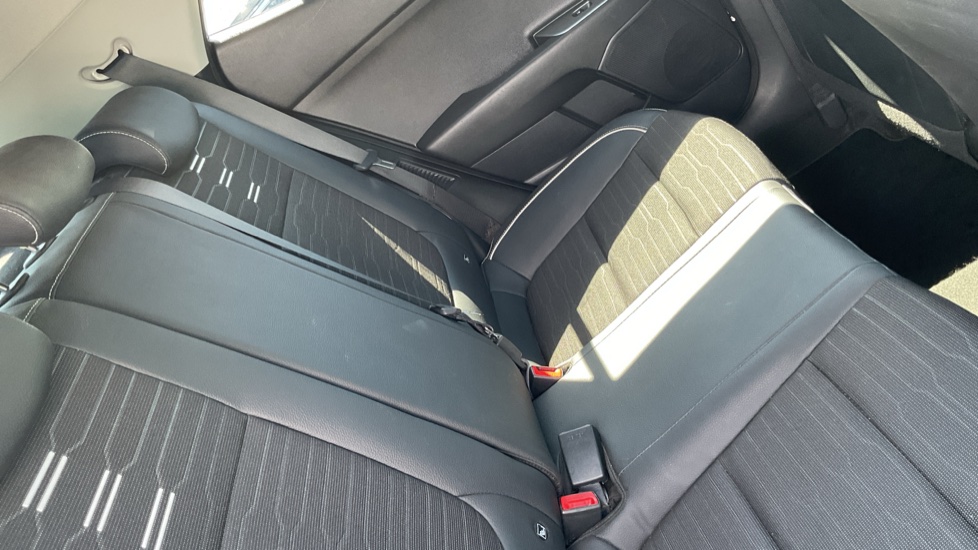 Kia Stonic 1.0T GDi 48V GT-Line 5dr Petrol Estate - Image 16