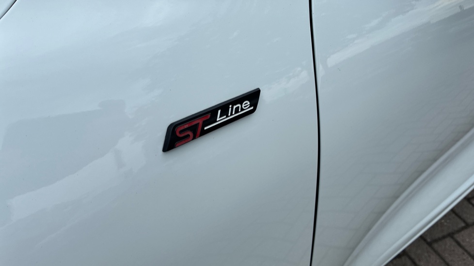Ford Kuga 1.5 EcoBoost 150 ST-Line Edition 5dr Petrol Estate - Image 45