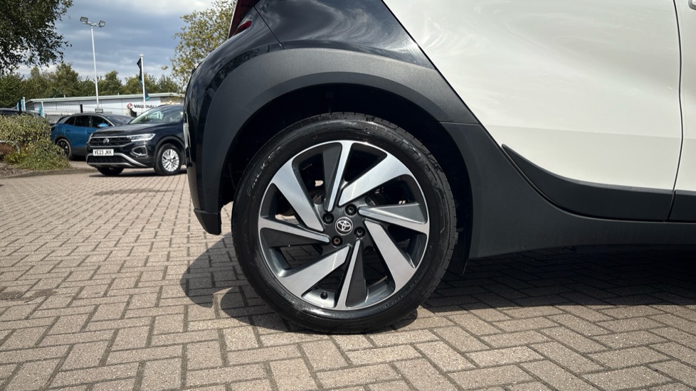 Toyota Aygo X 1.0 VVT-i Edge 5dr Petrol Hatchback - Image 7