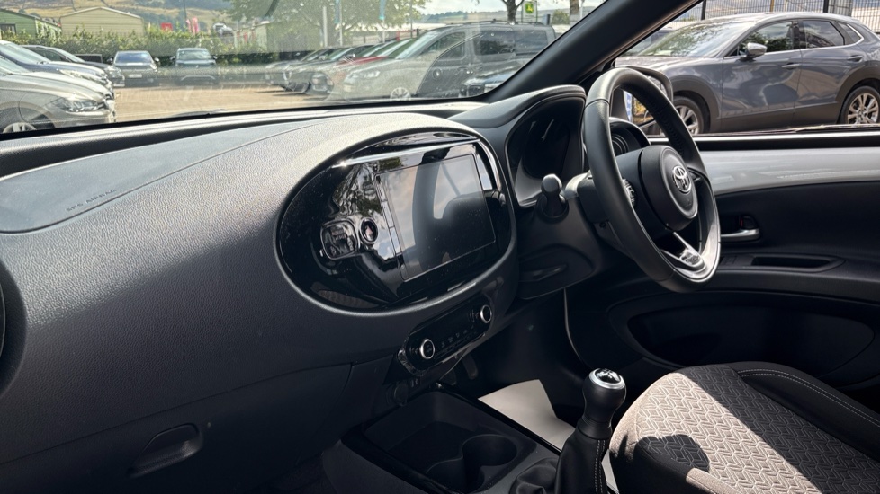 Toyota Aygo X 1.0 VVT-i Edge 5dr Petrol Hatchback - Image 9