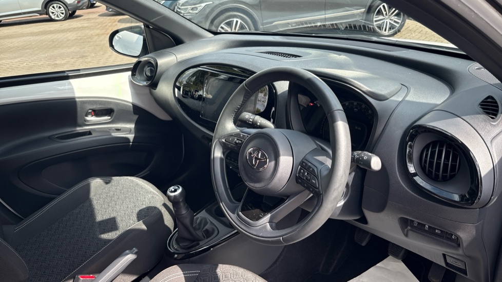 Toyota Aygo X 1.0 VVT-i Edge 5dr Petrol Hatchback - Image 11
