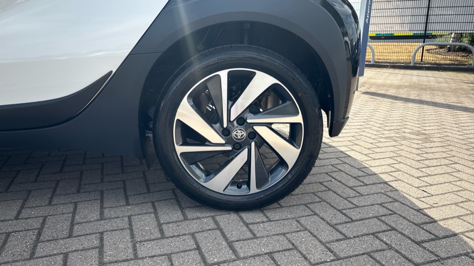 Toyota Aygo X 1.0 VVT-i Edge 5dr Petrol Hatchback - Image 23