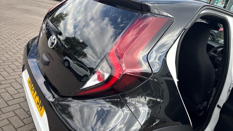 Toyota Aygo X 1.0 VVT-i Edge 5dr Petrol Hatchback - Image 28