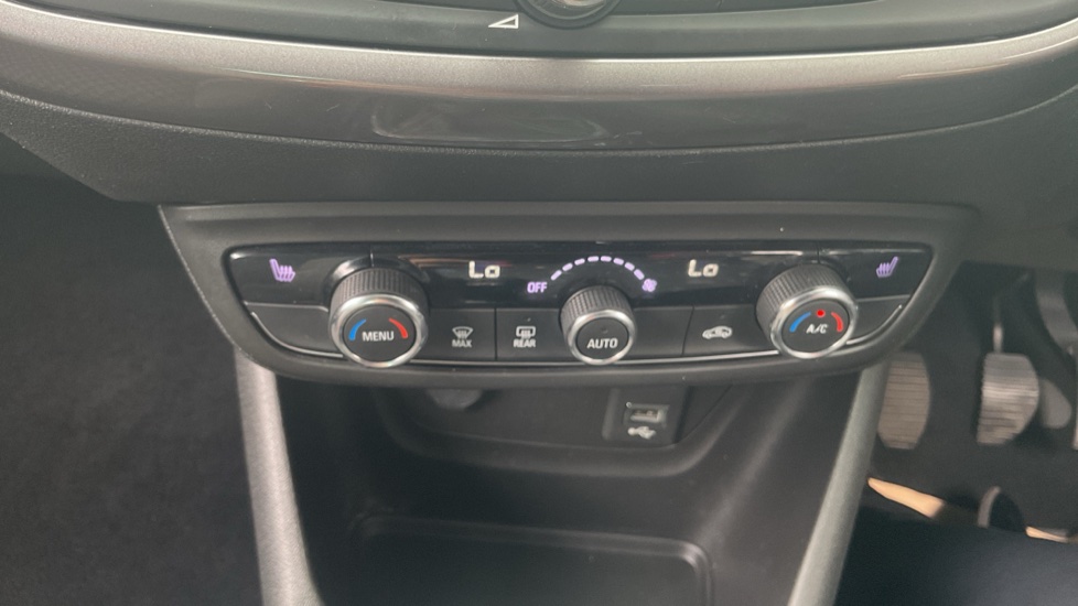 Vauxhall Crossland X 1.2T ecoTec [110] Elite Nav 5dr [Start Stop] Petrol Hatchback - Image 29