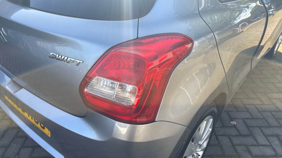 Suzuki Swift 1.0 Boosterjet SZ-T 5dr Petrol Hatchback - Image 27