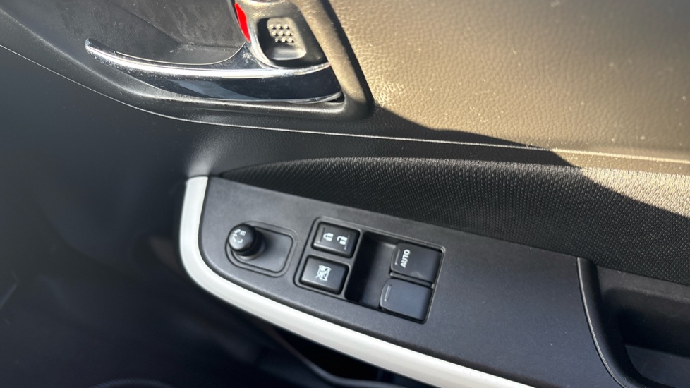 Suzuki Swift 1.0 Boosterjet SZ-T 5dr Petrol Hatchback - Image 32
