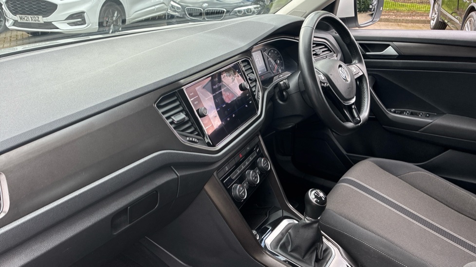 Volkswagen T-Roc 1.0 TSI SE 5dr Petrol Hatchback - Image 9
