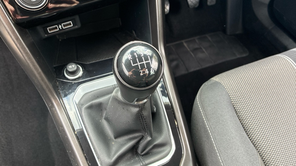 Volkswagen T-Roc 1.0 TSI SE 5dr Petrol Hatchback - Image 13