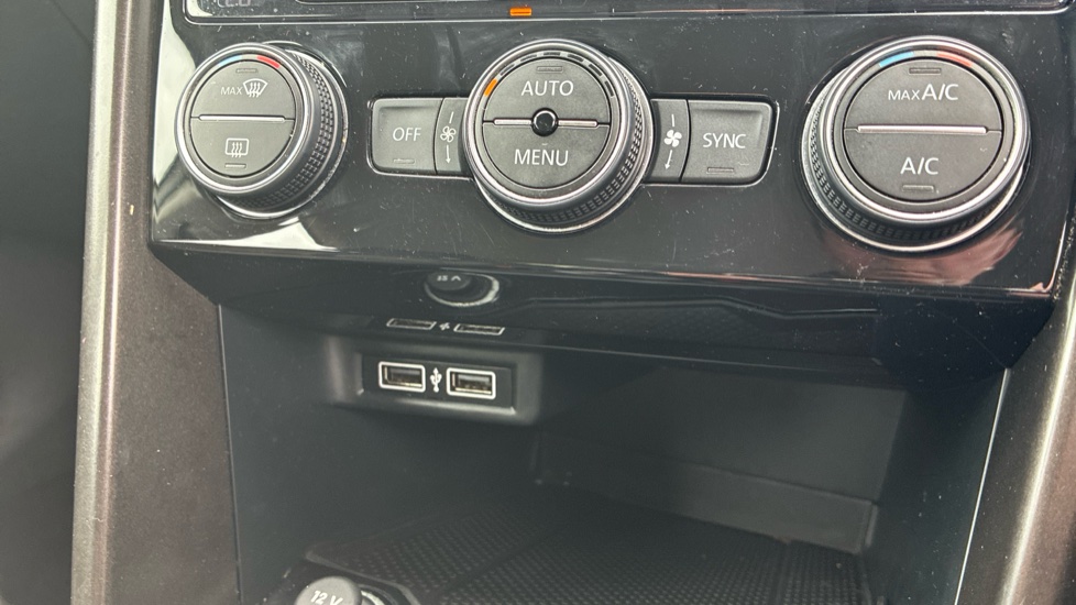 Volkswagen T-Roc 1.0 TSI SE 5dr Petrol Hatchback - Image 23