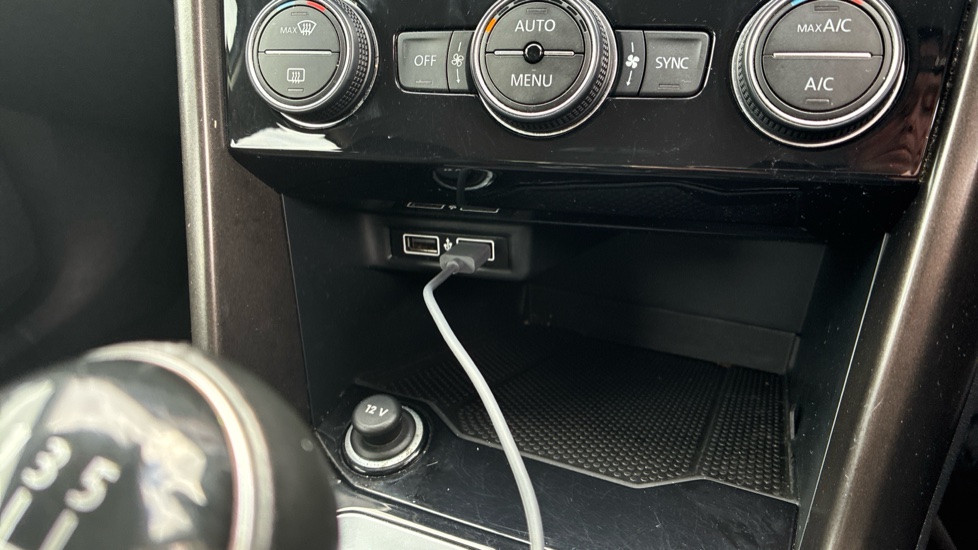 Volkswagen T-Roc 1.0 TSI SE 5dr Petrol Hatchback - Image 38