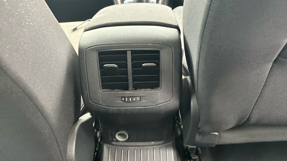 Volkswagen T-Roc 1.0 TSI SE 5dr Petrol Hatchback - Image 39