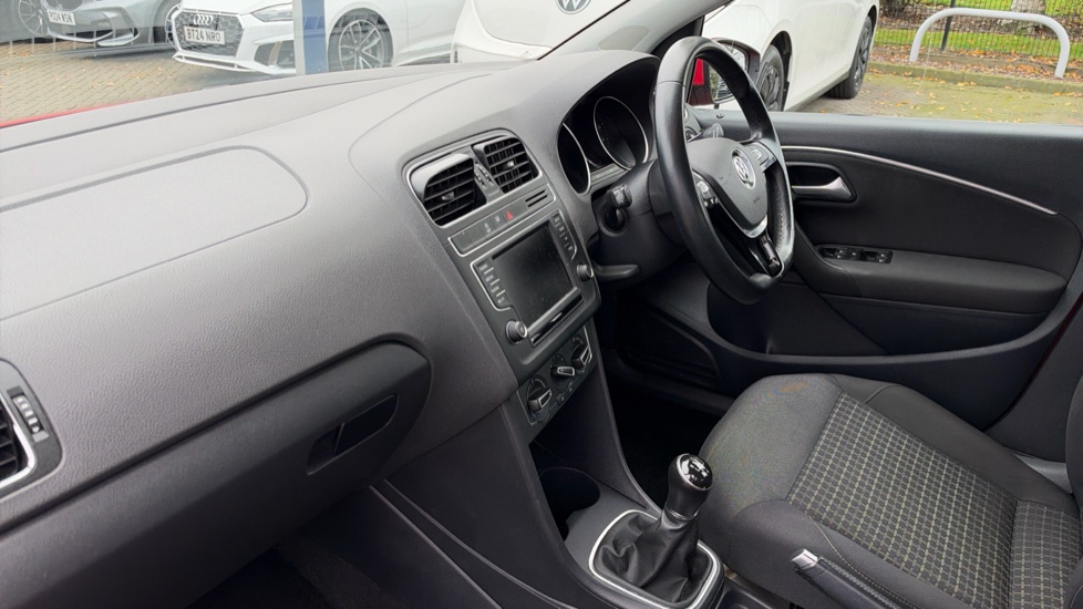 Volkswagen Polo 1.2 TSI SE 5dr Petrol Hatchback - Image 9