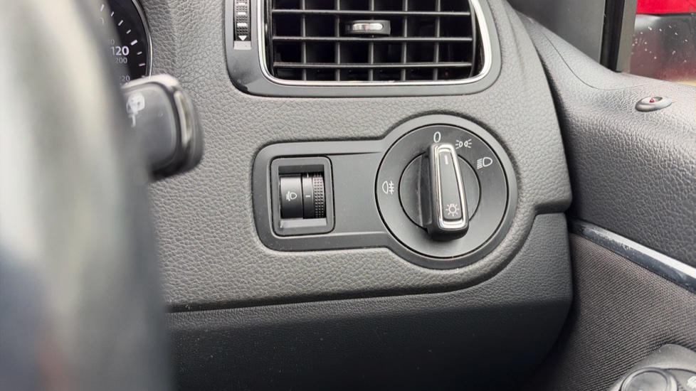 Volkswagen Polo 1.2 TSI SE 5dr Petrol Hatchback - Image 41