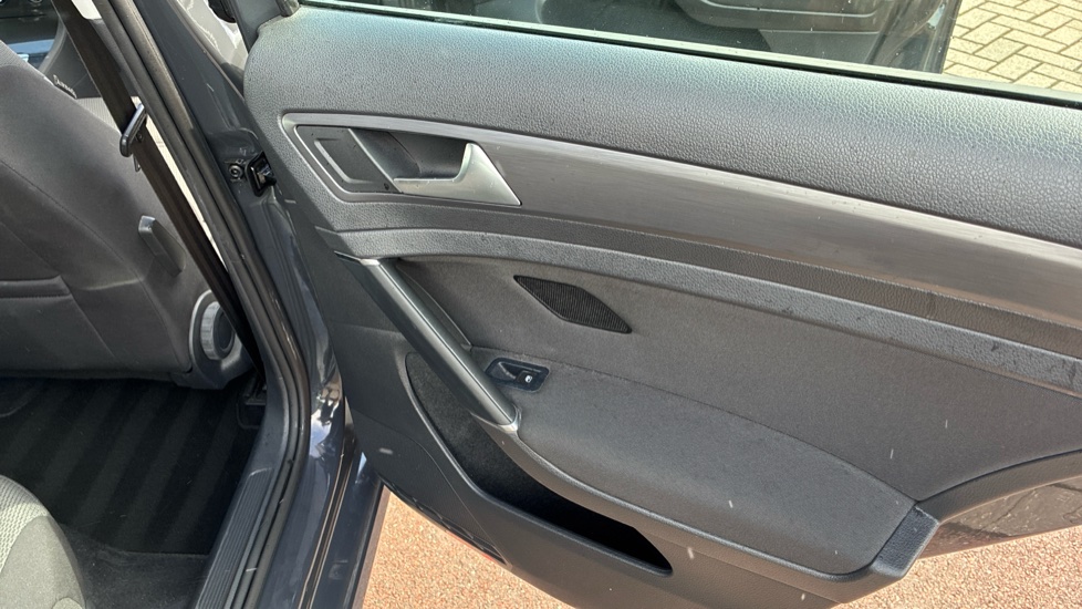 Volkswagen Golf 1.4 TSI SE [Nav] 5dr Petrol Hatchback - Image 33