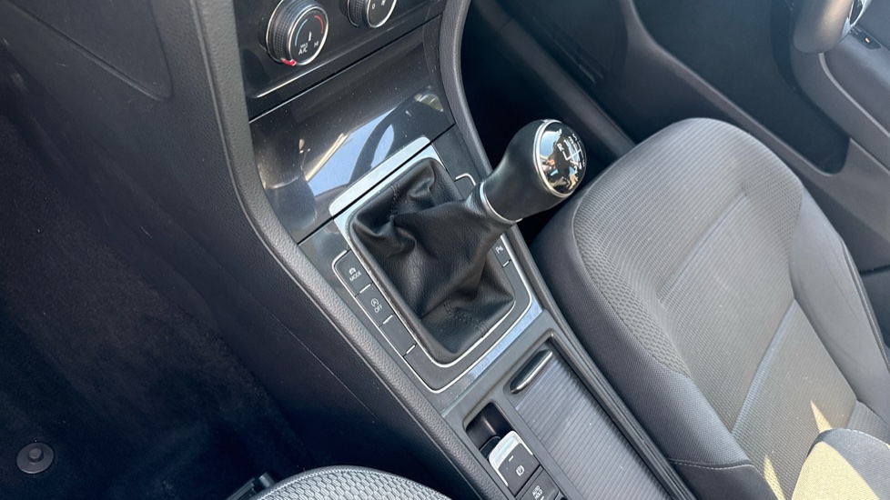 Volkswagen Golf 1.4 TSI SE [Nav] 5dr Petrol Hatchback - Image 13