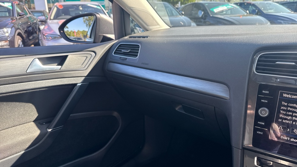 Volkswagen Golf 1.4 TSI SE [Nav] 5dr Petrol Hatchback - Image 34