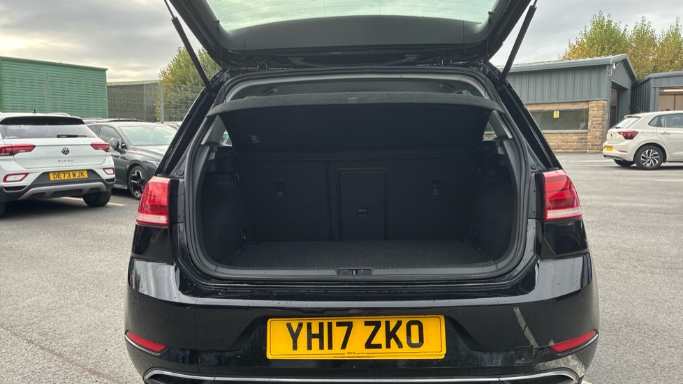 Volkswagen Golf 1.6 TDI SE [Nav] 5dr Diesel Hatchback - Image 4