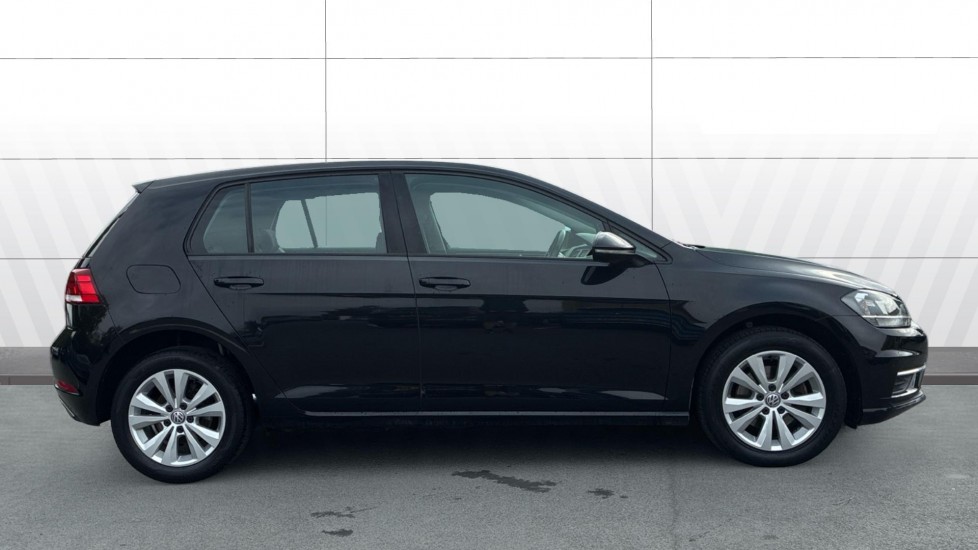Volkswagen Golf 1.6 TDI SE [Nav] 5dr Diesel Hatchback - Image 5