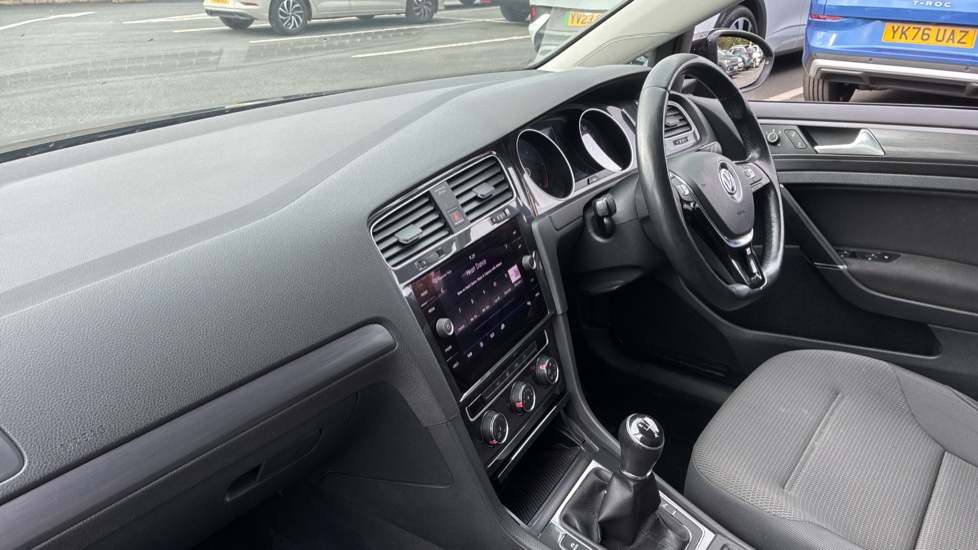 Volkswagen Golf 1.6 TDI SE [Nav] 5dr Diesel Hatchback - Image 9