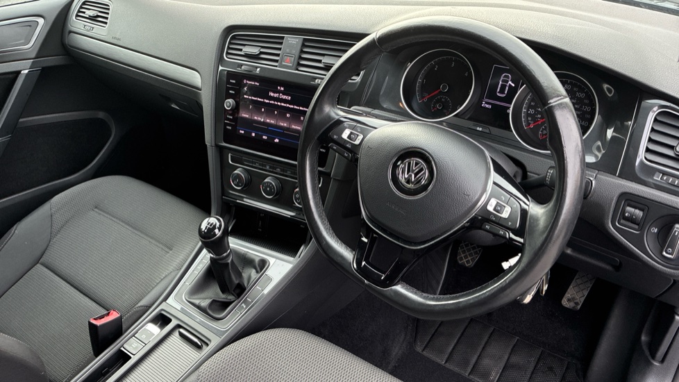 Volkswagen Golf 1.6 TDI SE [Nav] 5dr Diesel Hatchback - Image 11
