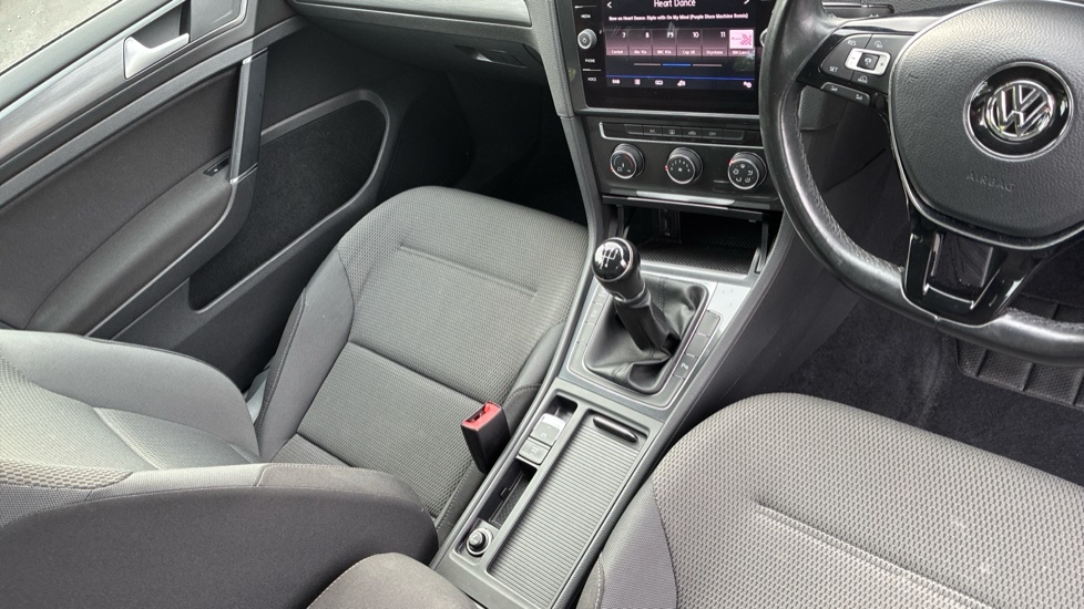Volkswagen Golf 1.6 TDI SE [Nav] 5dr Diesel Hatchback - Image 13