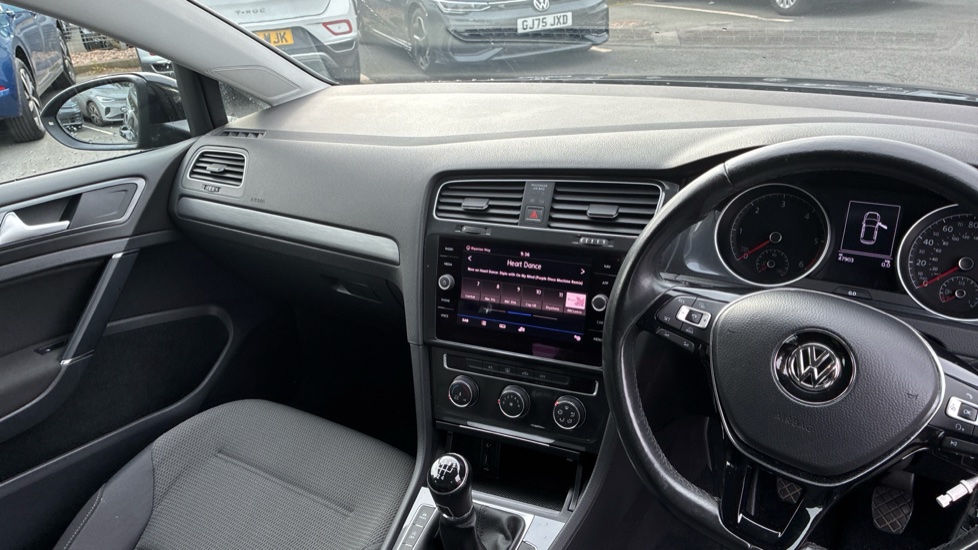 Volkswagen Golf 1.6 TDI SE [Nav] 5dr Diesel Hatchback - Image 14