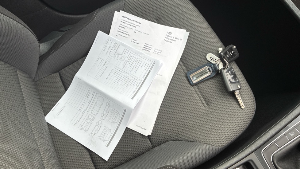 Volkswagen Golf 1.6 TDI SE [Nav] 5dr Diesel Hatchback - Image 19
