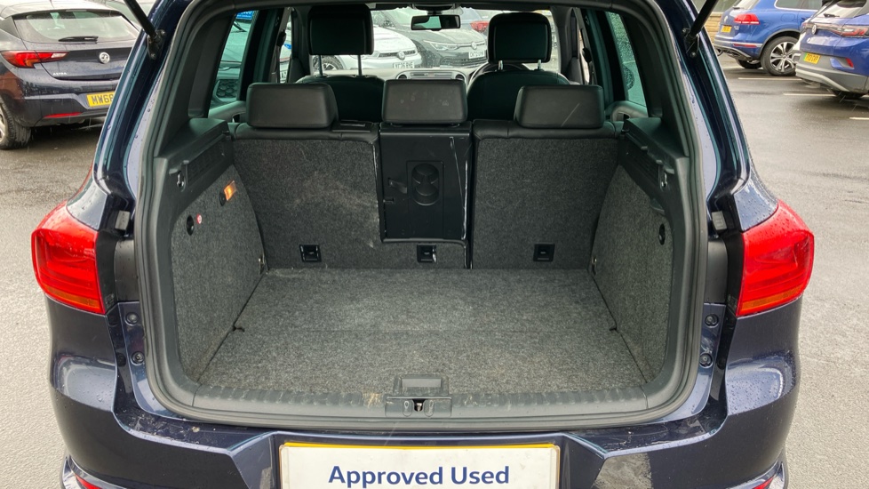 Volkswagen Tiguan 2.0 TDi BlueMotion Tech R-Line Edition 150 5dr DSG Diesel Estate - Image 4