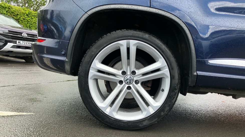 Volkswagen Tiguan 2.0 TDi BlueMotion Tech R-Line Edition 150 5dr DSG Diesel Estate - Image 7