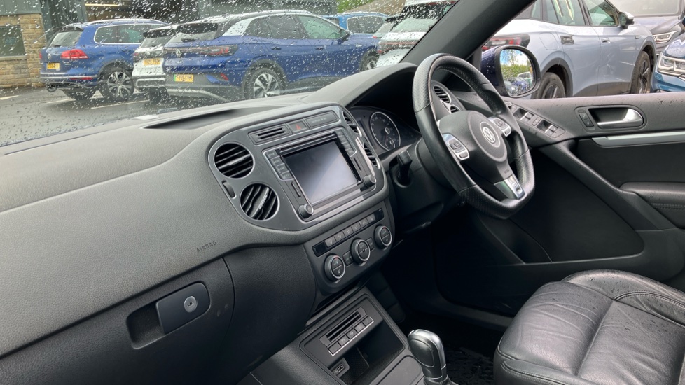 Volkswagen Tiguan 2.0 TDi BlueMotion Tech R-Line Edition 150 5dr DSG Diesel Estate - Image 9
