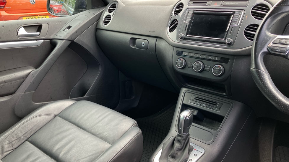 Volkswagen Tiguan 2.0 TDi BlueMotion Tech R-Line Edition 150 5dr DSG Diesel Estate - Image 14