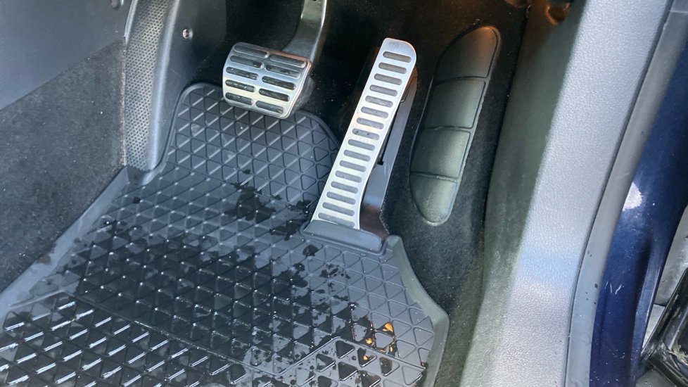 Volkswagen Tiguan 2.0 TDi BlueMotion Tech R-Line Edition 150 5dr DSG Diesel Estate - Image 32