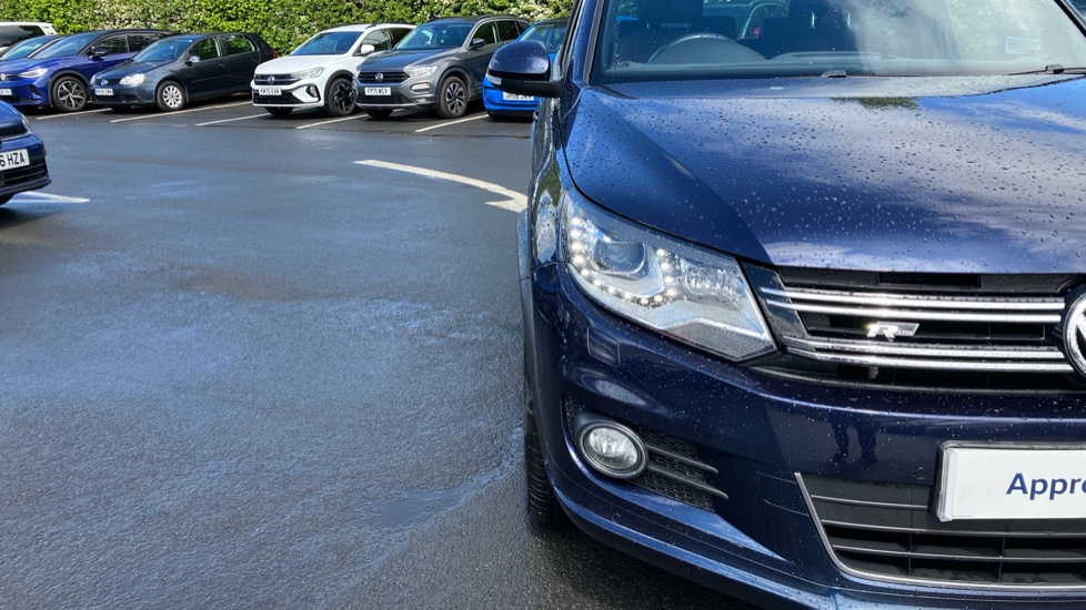 Volkswagen Tiguan 2.0 TDi BlueMotion Tech R-Line Edition 150 5dr DSG Diesel Estate - Image 35
