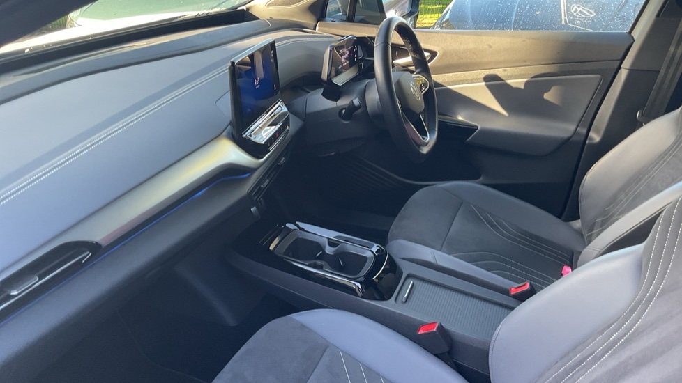 Volkswagen ID.4 125kW Life Ed Pure Perf 52kWh 5dr Auto [110kW Ch] Electric Estate - Image 2