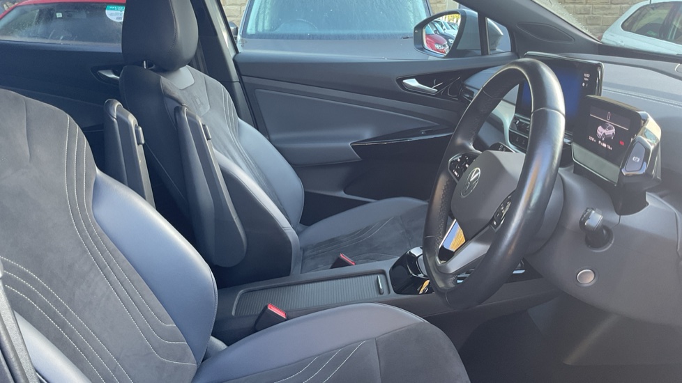 Volkswagen ID.4 125kW Life Ed Pure Perf 52kWh 5dr Auto [110kW Ch] Electric Estate - Image 15