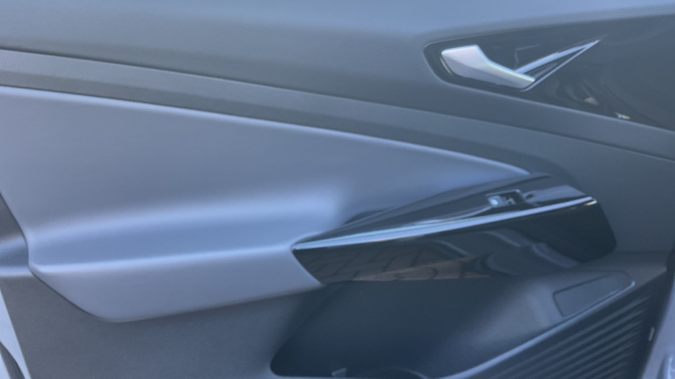 Volkswagen ID.4 125kW Life Ed Pure Perf 52kWh 5dr Auto [110kW Ch] Electric Estate - Image 19
