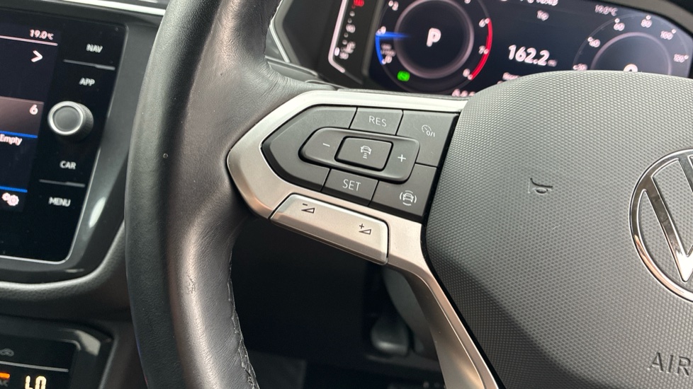 Volkswagen Tiguan Allspace 1.5 TSI Life 5dr DSG Petrol Estate - Image 17