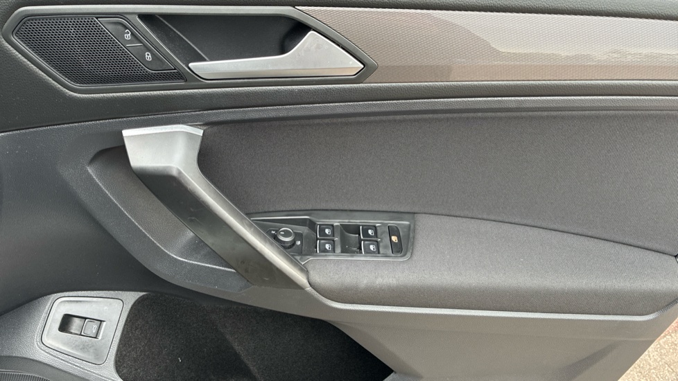 Volkswagen Tiguan Allspace 1.5 TSI Life 5dr DSG Petrol Estate - Image 19