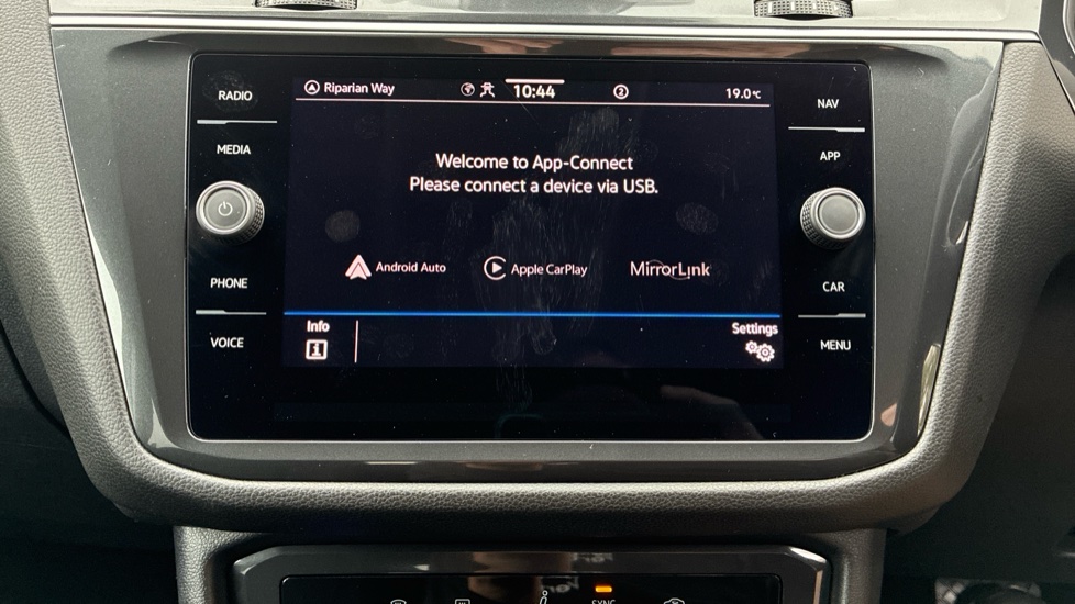 Volkswagen Tiguan Allspace 1.5 TSI Life 5dr DSG Petrol Estate - Image 27