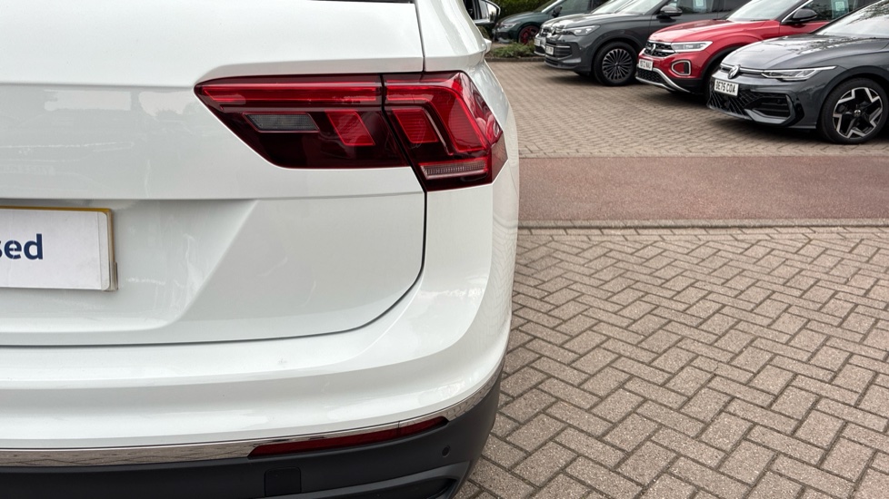 Volkswagen Tiguan Allspace 1.5 TSI Life 5dr DSG Petrol Estate - Image 41