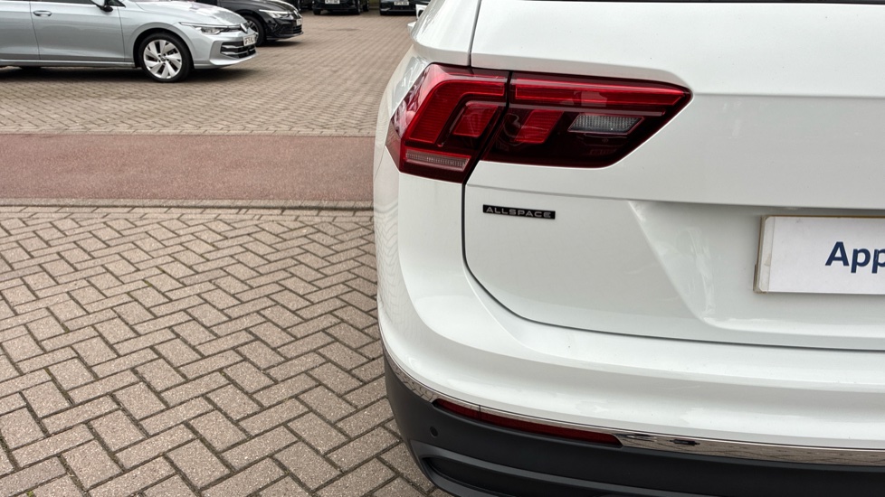 Volkswagen Tiguan Allspace 1.5 TSI Life 5dr DSG Petrol Estate - Image 42