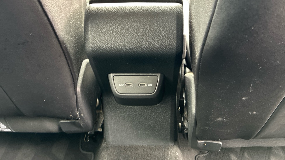 Volkswagen Taigo 1.0 TSI 110 Style 5dr DSG Petrol Hatchback - Image 35