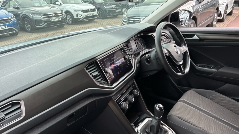 Volkswagen T-Roc 1.6 TDI Design 5dr Diesel Hatchback - Image 2