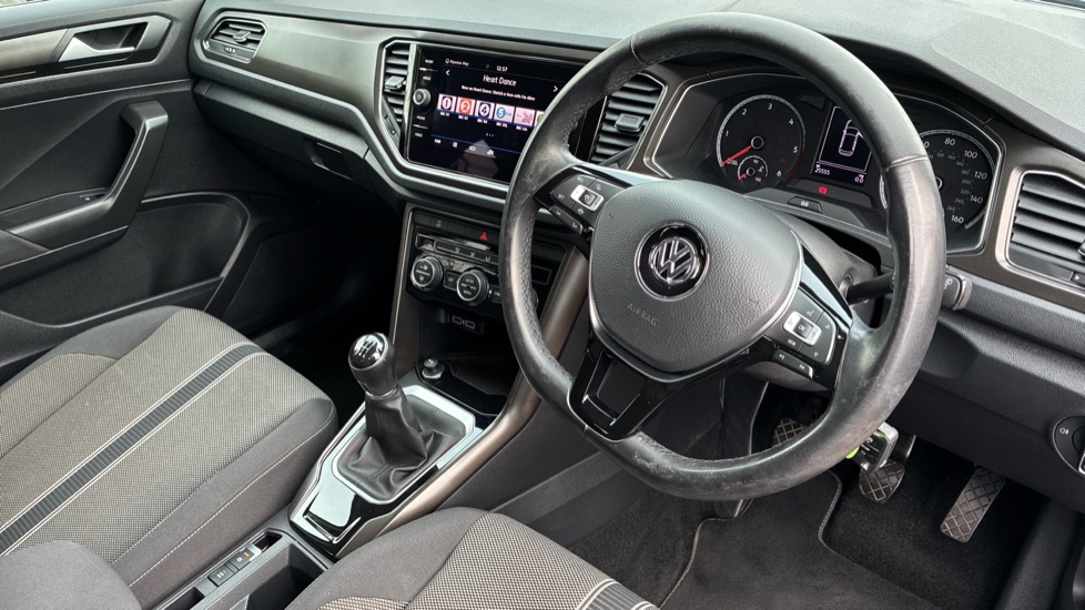 Volkswagen T-Roc 1.6 TDI Design 5dr Diesel Hatchback - Image 6