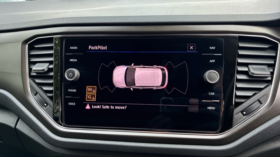 Volkswagen T-Roc 1.6 TDI Design 5dr Diesel Hatchback - Image 21