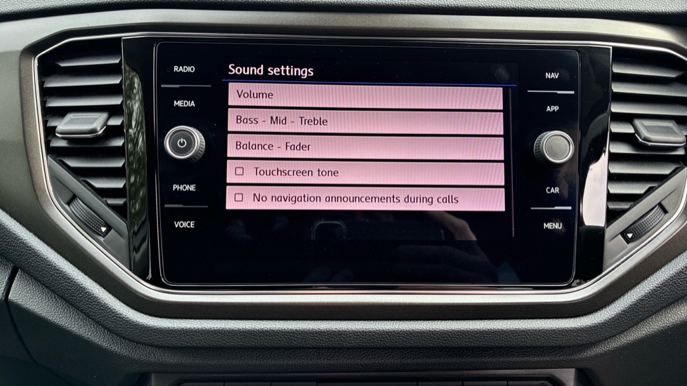 Volkswagen T-Roc 1.6 TDI Design 5dr Diesel Hatchback - Image 30