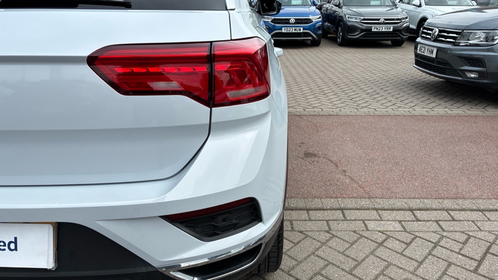 Volkswagen T-Roc 1.6 TDI Design 5dr Diesel Hatchback - Image 41