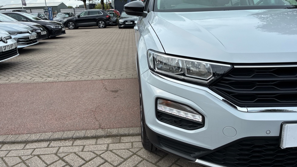 Volkswagen T-Roc 1.6 TDI Design 5dr Diesel Hatchback - Image 43
